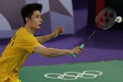 🏸羽毛球男单1/4决赛：石宇奇0-2不敌泰国选手昆拉武特 无缘四强